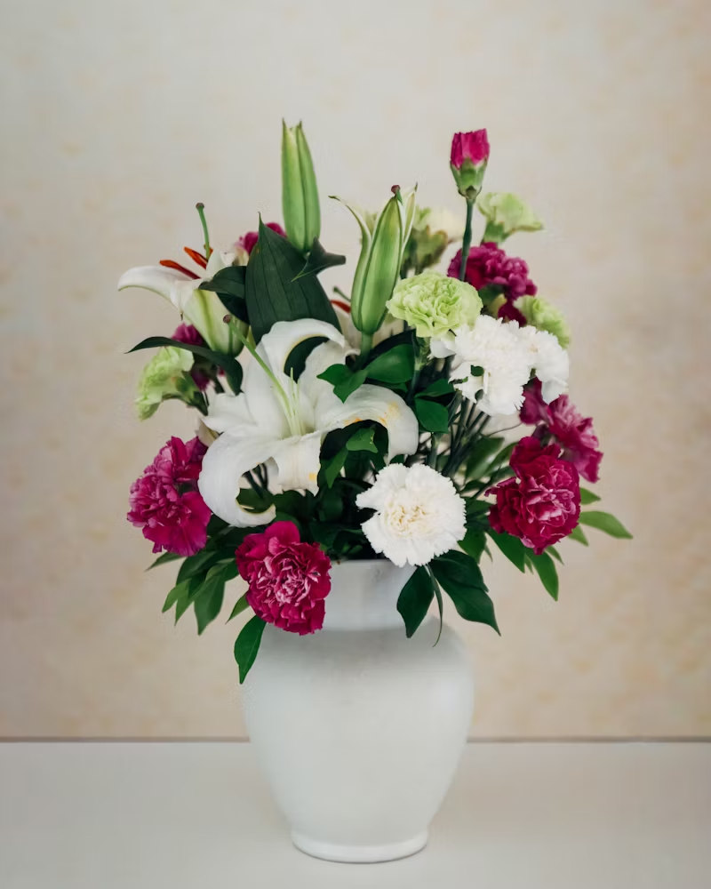 Bouquette of lilies and carnations